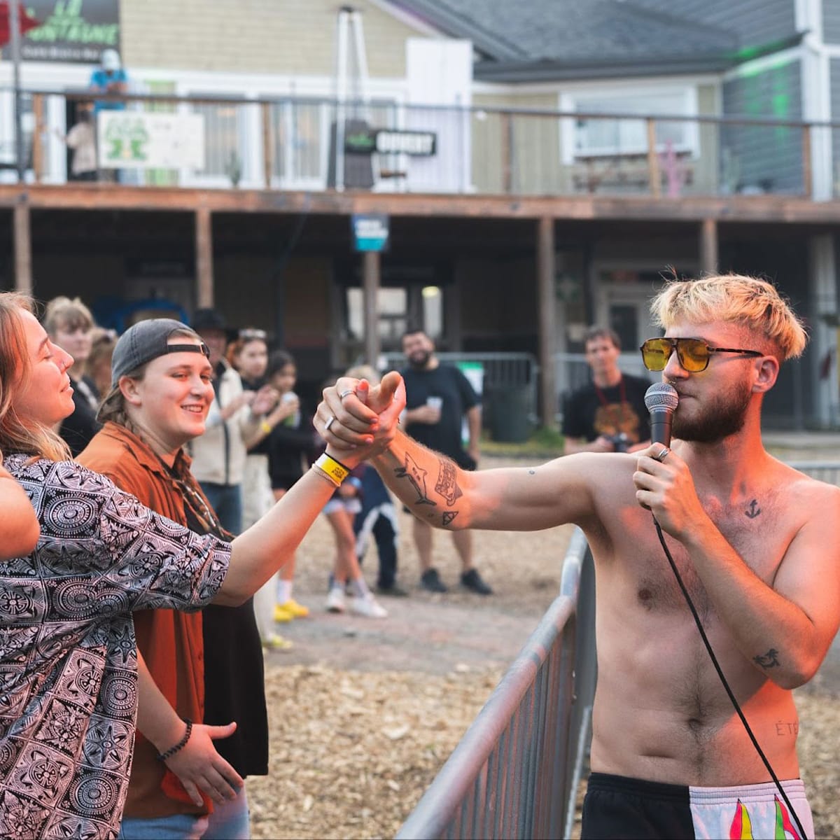 FOCUS Festival - A man with a microphone is holding a woman's hand.