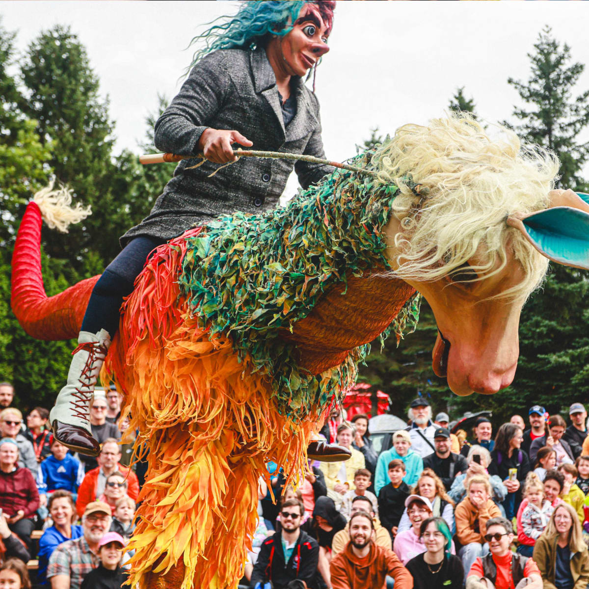 Festival international des arts de la marionnette - Two big creatures