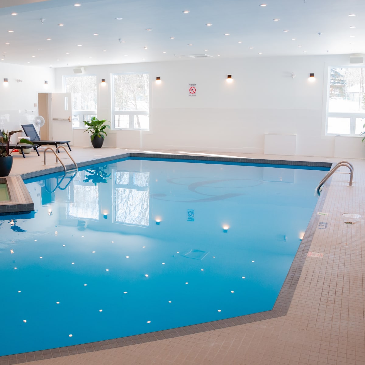 Piscine intérieure de l'hôtel