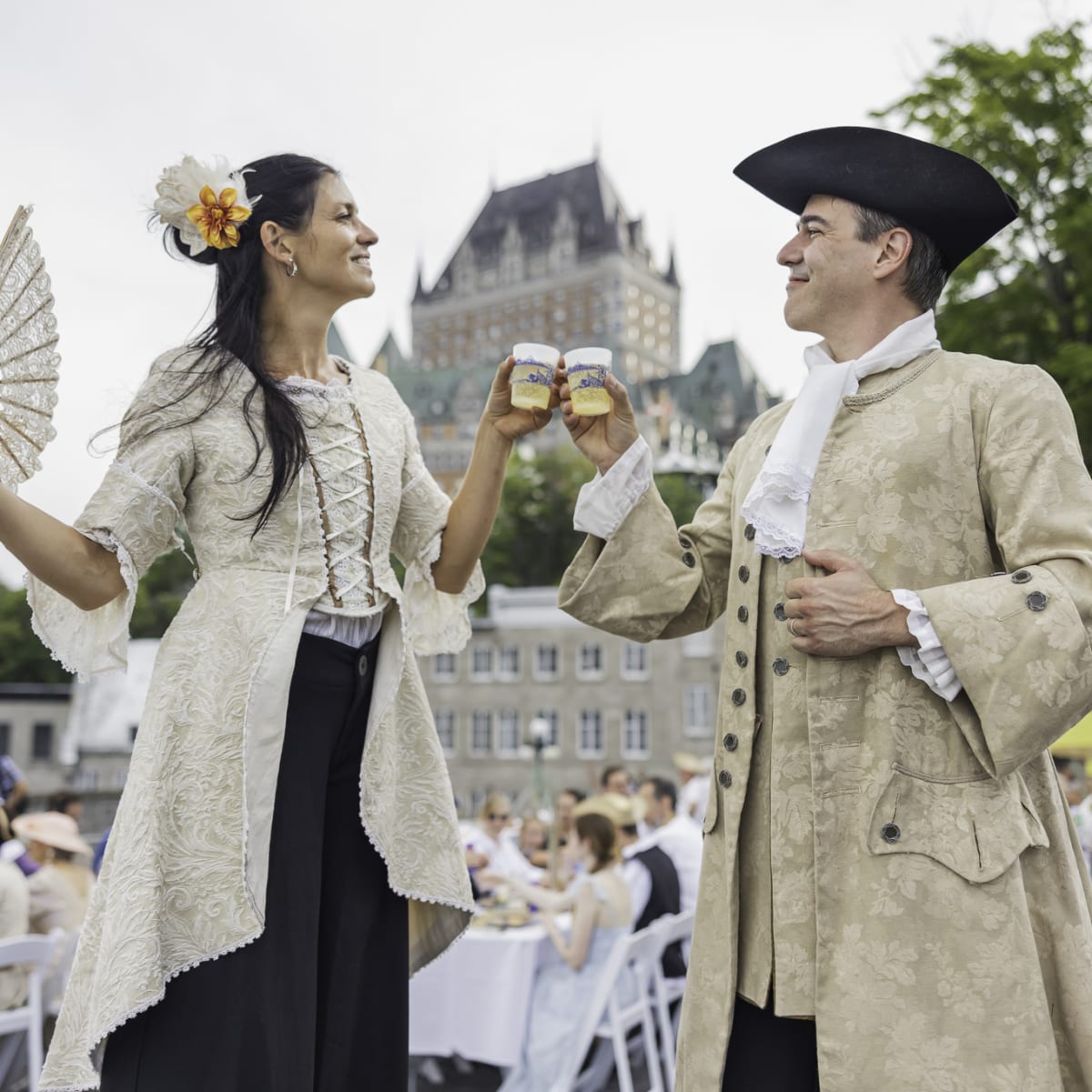 Les Fêtes de la Nouvelle-France - Un homme et une femme en costumes d'époque