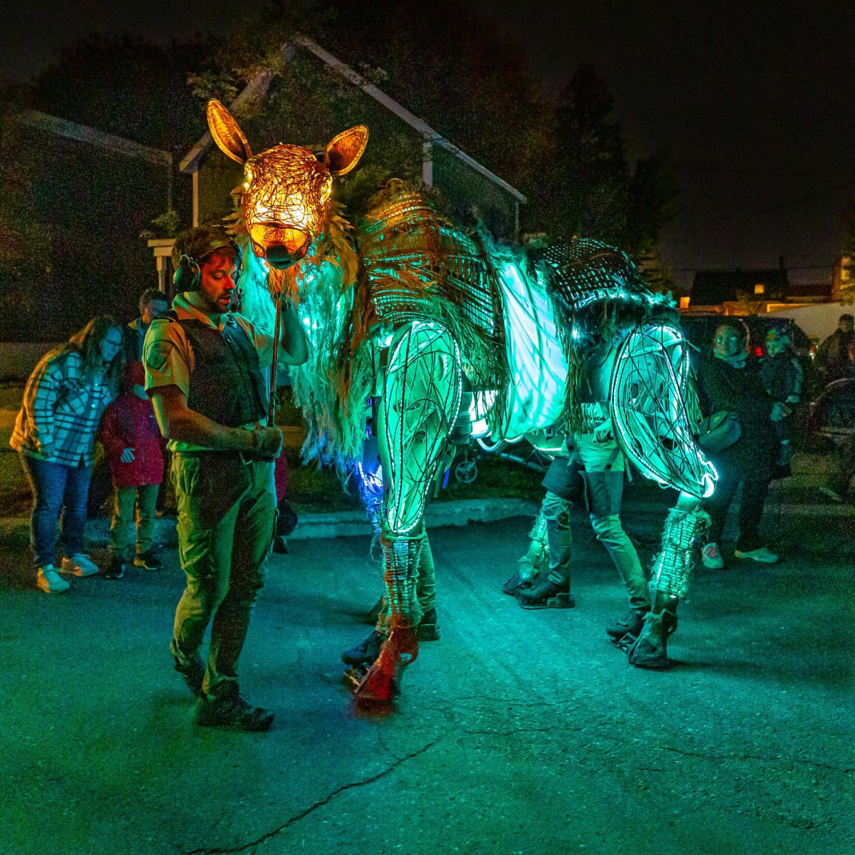 Lumifest Longueuil - Giant illuminated puppet of a creature, at night