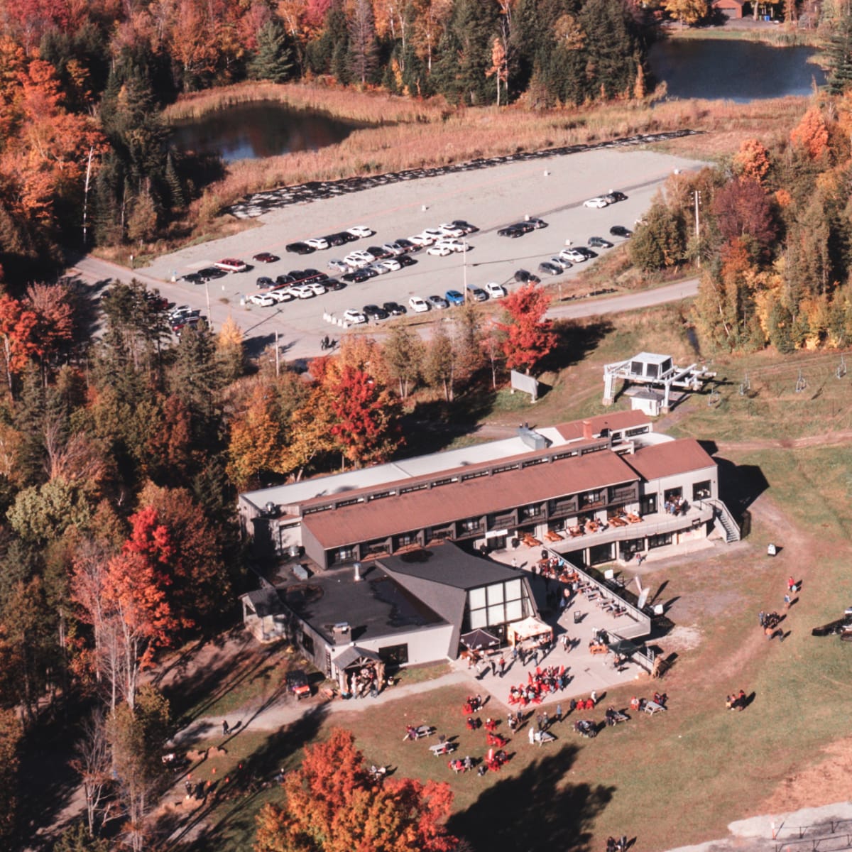 Discover the magic of autumn in Memphremagog - View from the top of Owl's Head