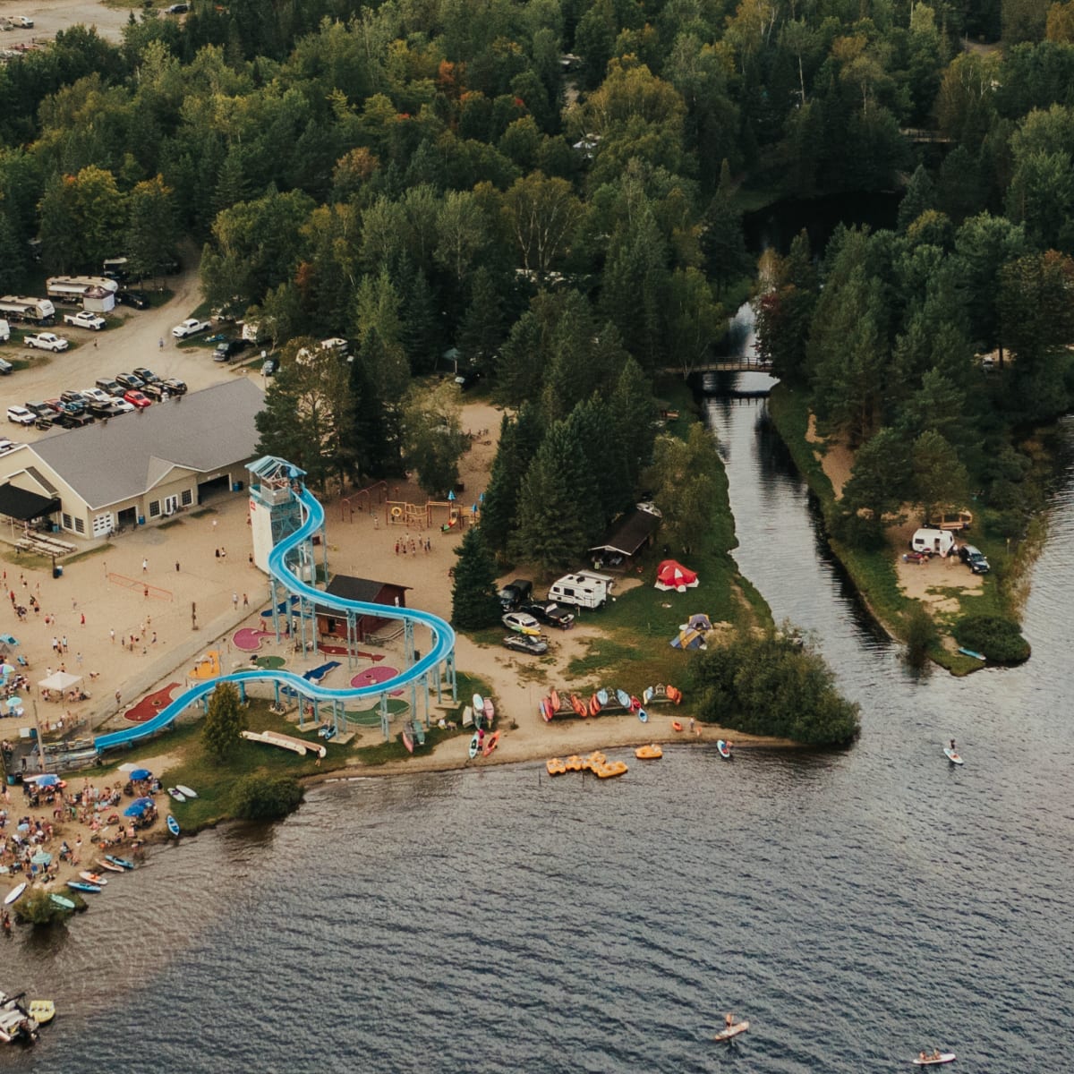 Portneuf : pour une évasion tout en nature, culture et plaisirs gourmands - Vue aérienne, Camping du Lac Blanc à Saint-Ubalde
