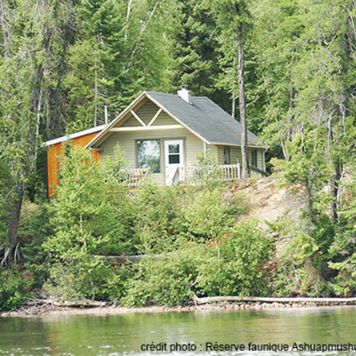 chalet_de_la_reserve_faunique_ashuapmushuan_2