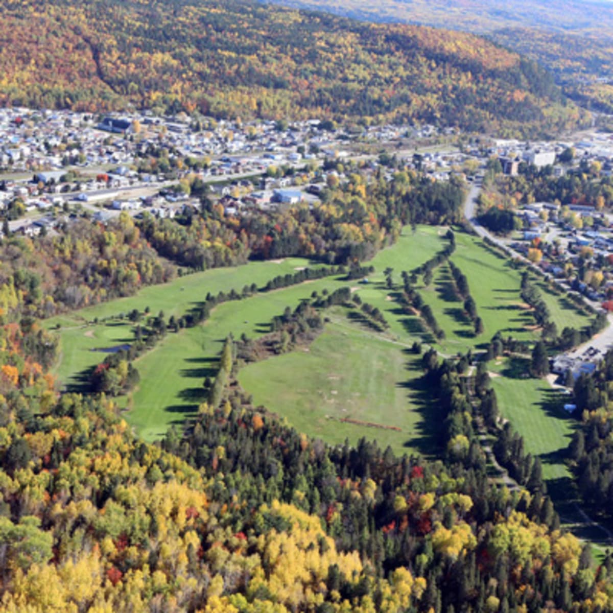 club_de_golf_et_de_curling_la_tuque_2000_inc_1_a