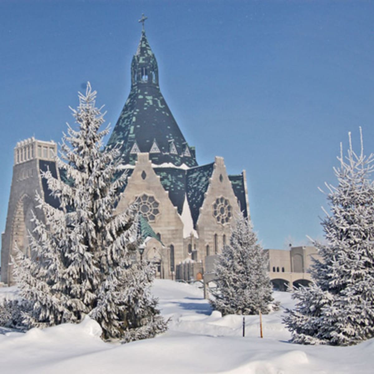 sanctuaire_notre_dame_du_cap_1_h