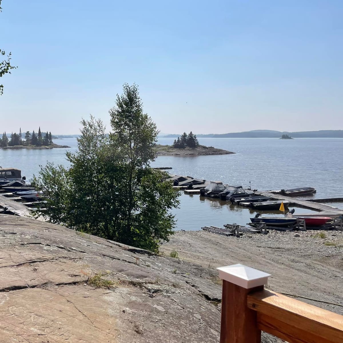 Pourvoirie Fern - Dock with boats