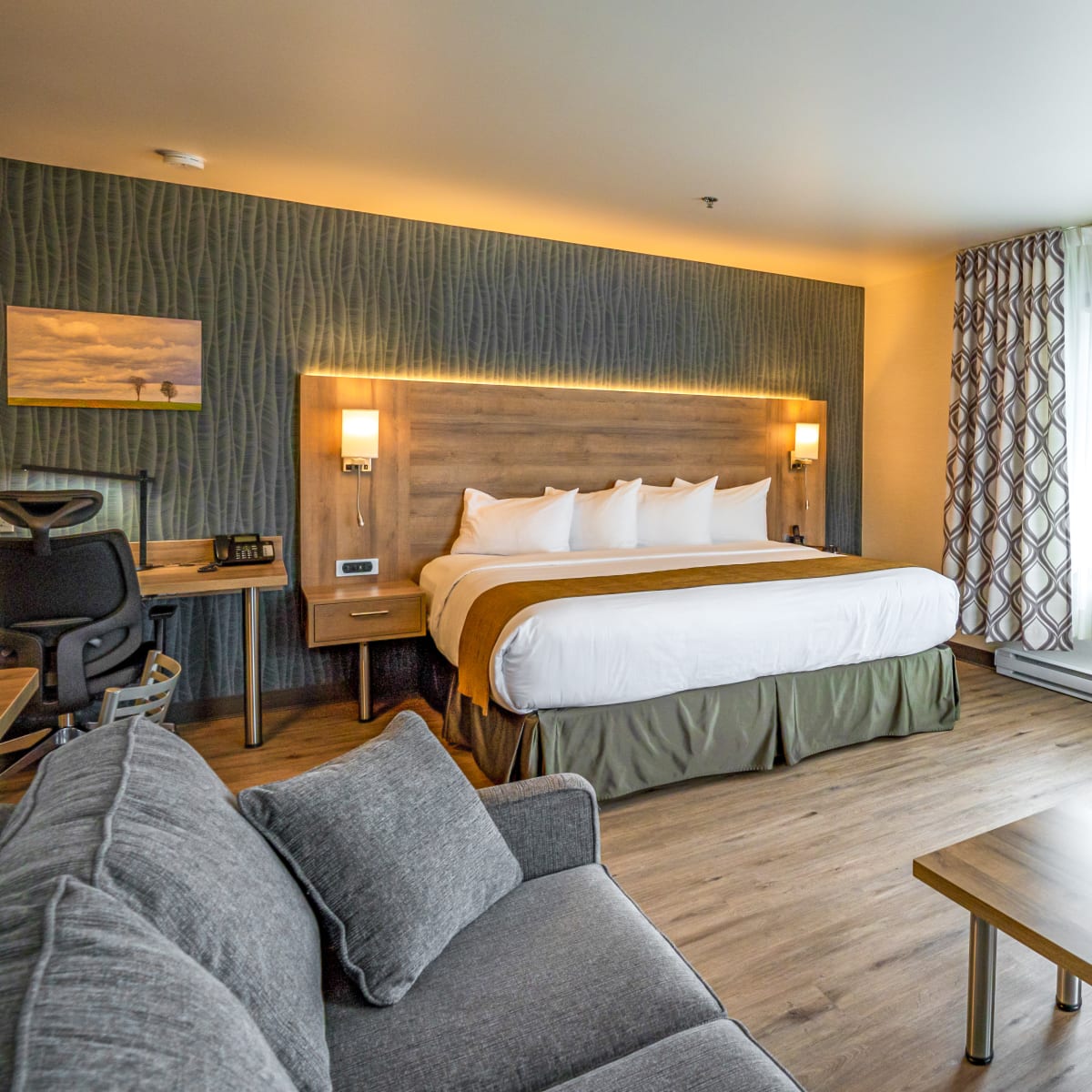 Room at Quality Suites Drummondville
