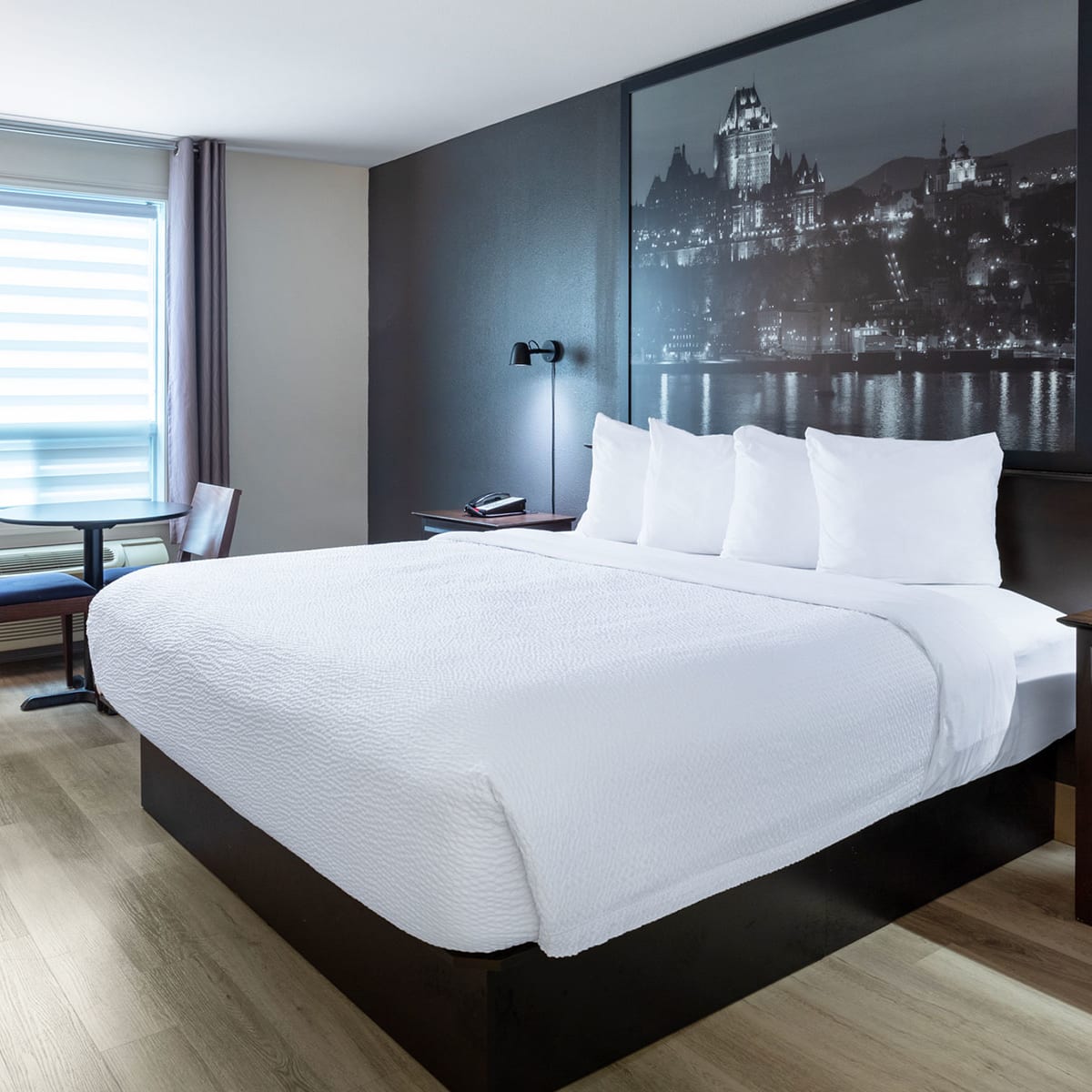 View of a room with a double bed at the Super 8 Québec Sainte-Foy.