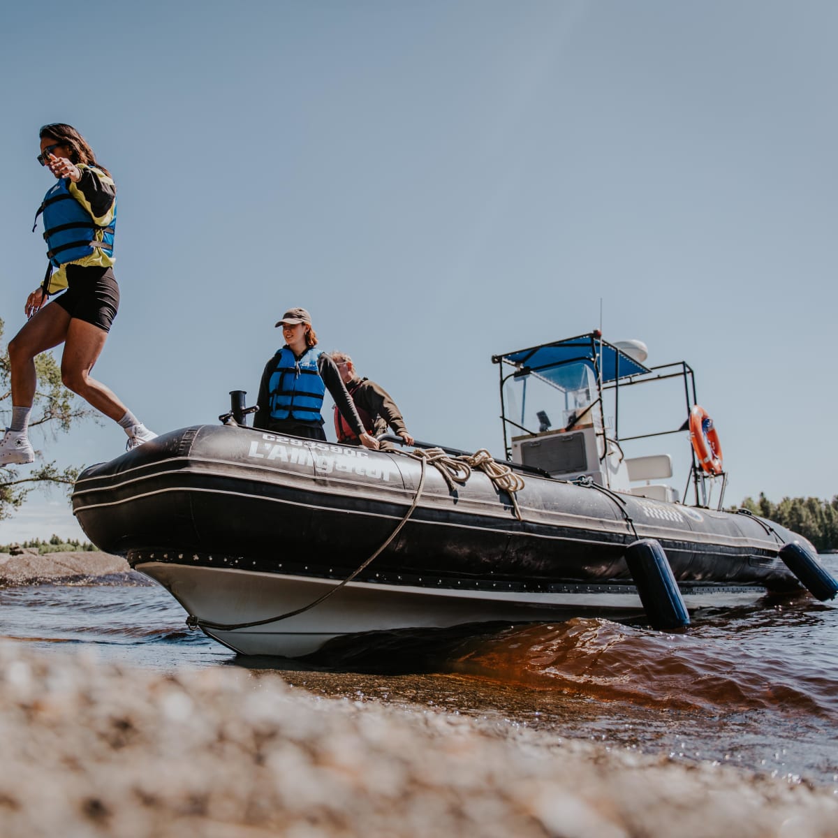 Motorized boat arriving to shore.