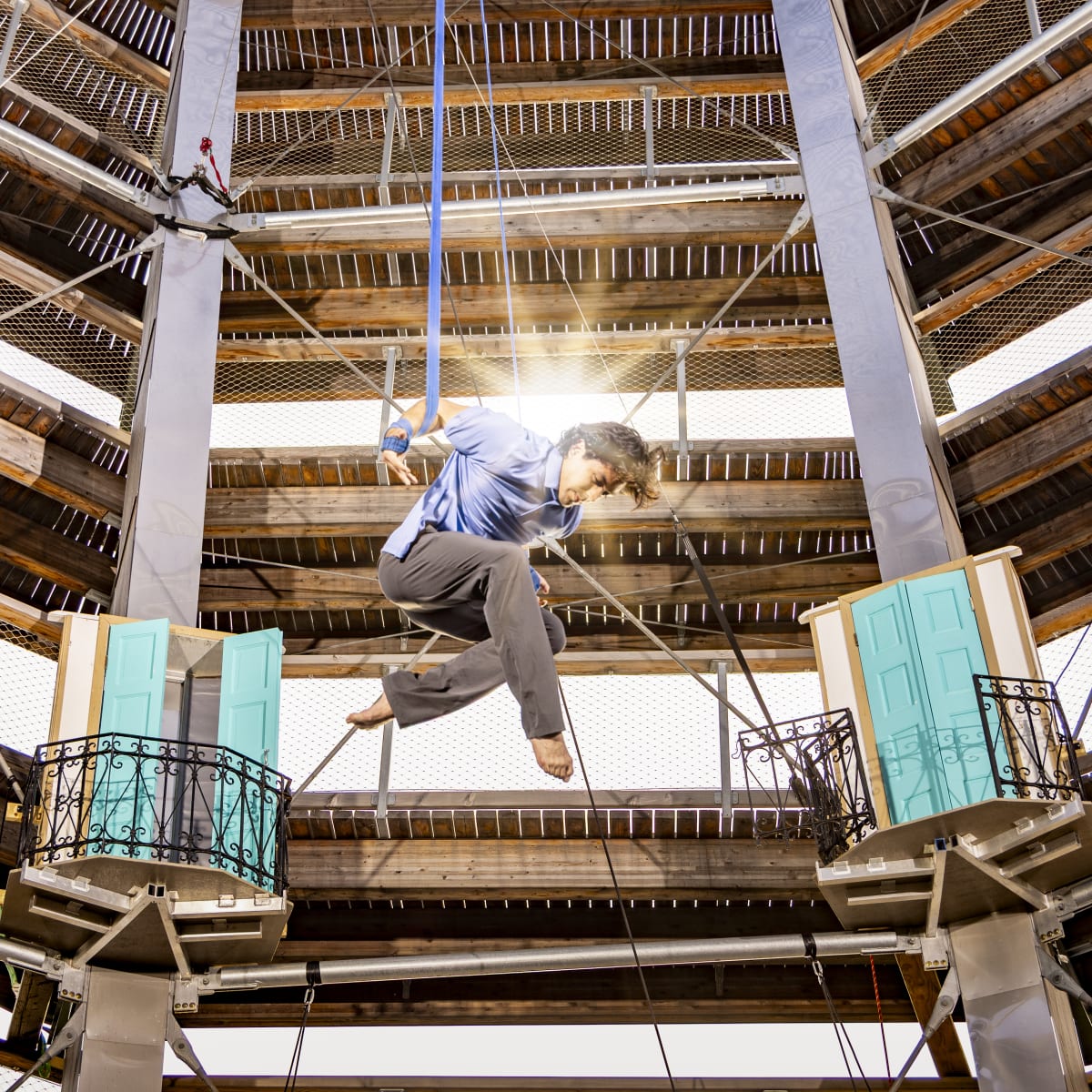 Aerial circus show - Sentier des cimes