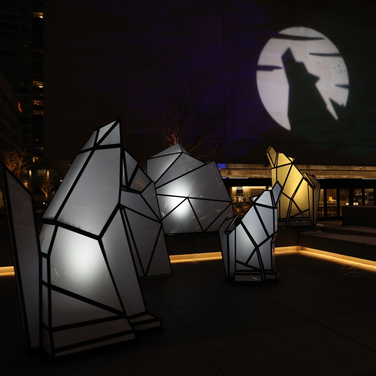 XP_MTL - Sculptures illuminées la nuit
