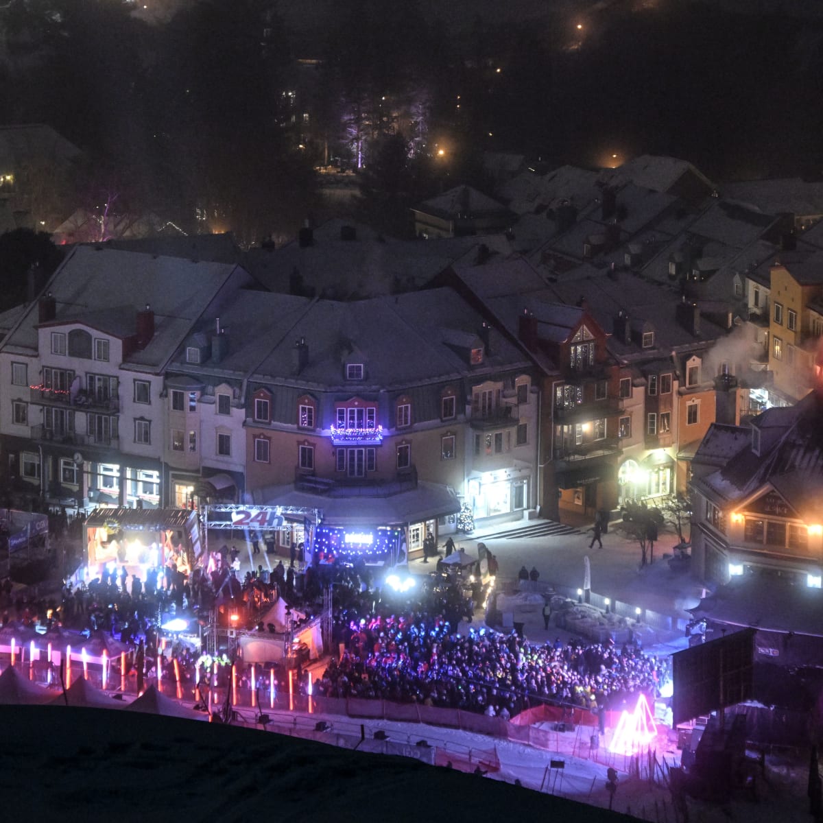 Aerial view of a 24h Tremblant show at night.