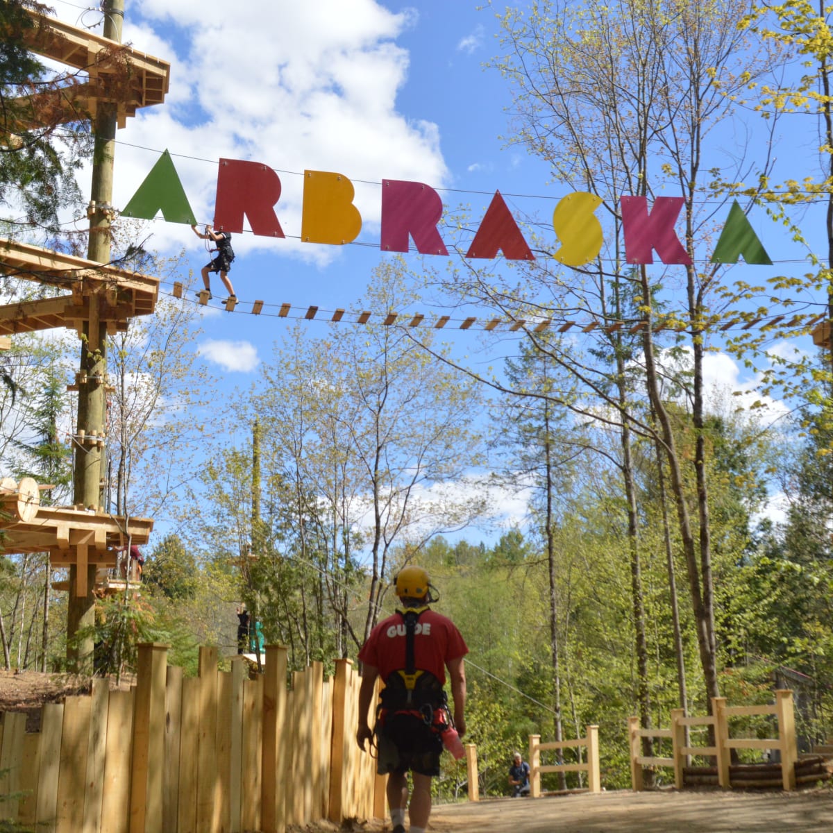 Enfant à l'entrée de Arbraska Rawdon.