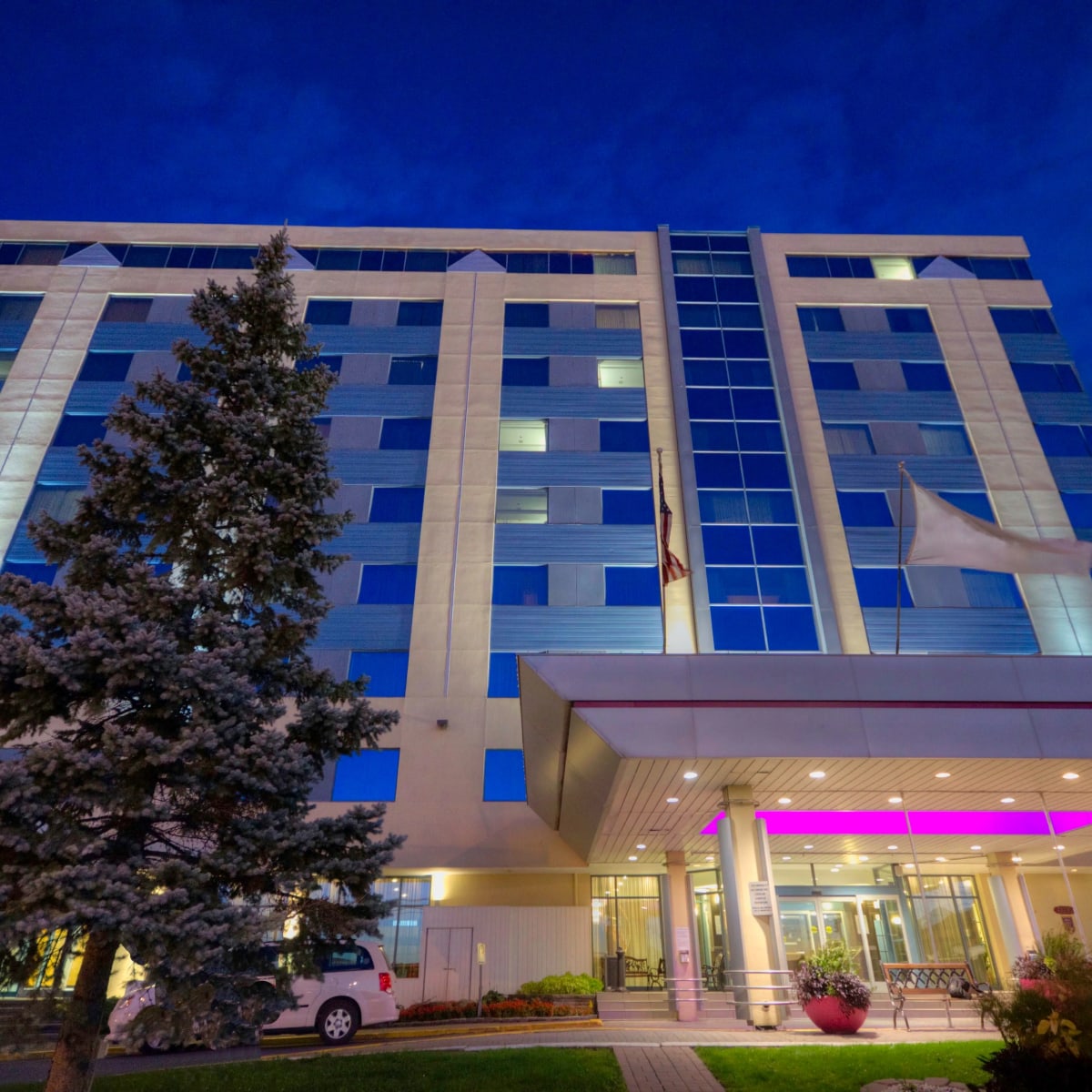 Armon Plaza Montreal Airpt, Trademark Collection by Wyndham - Hotel exterior at night