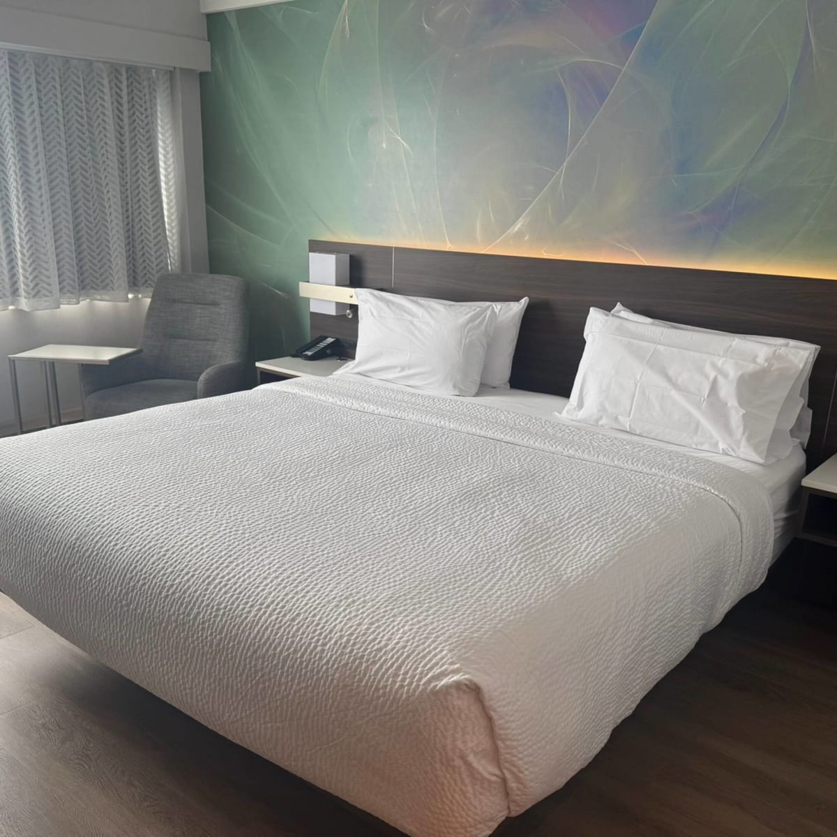 Armon Plaza Montreal Airpt, Trademark Collection by Wyndham - Bedroom