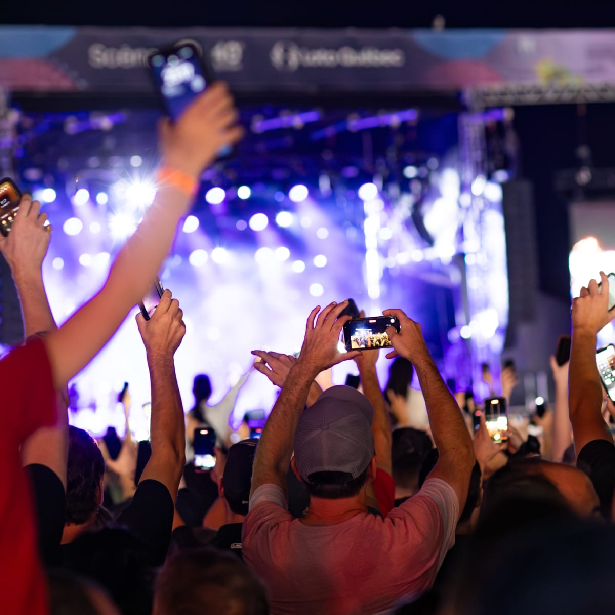 Foule au festival international de montgolfières de St-Jean-sur-Richelieu.