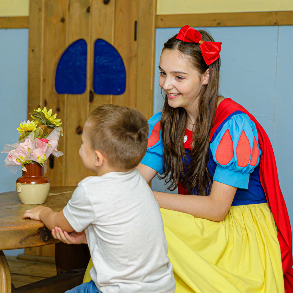 Snow White with a child at Au Pays des Merveilles.