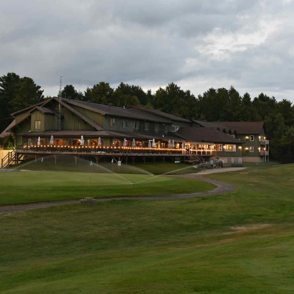 Summer night, Auberge et Club de Golf Héritage.
