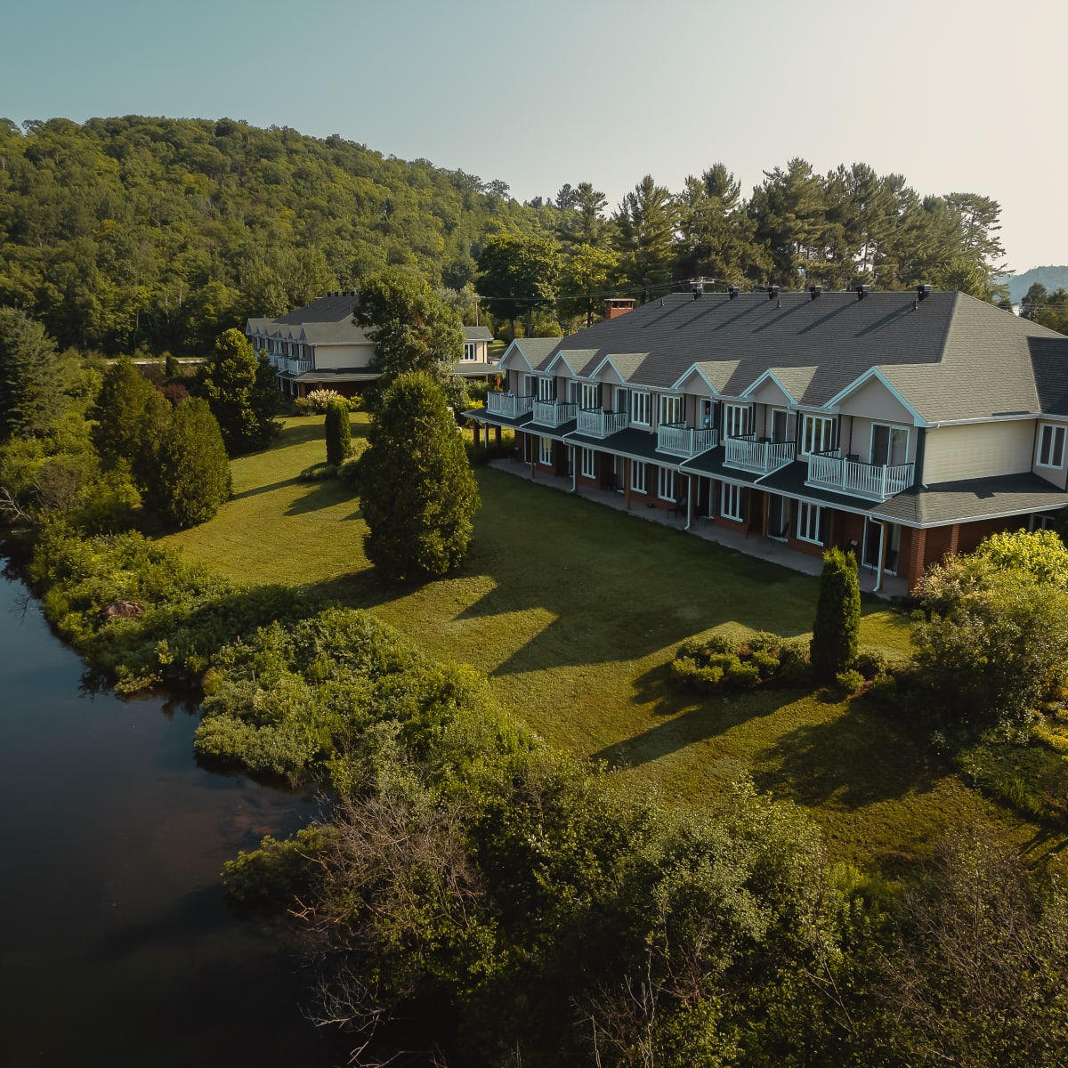 Auberge du Lac-à-l'Eau-Claire