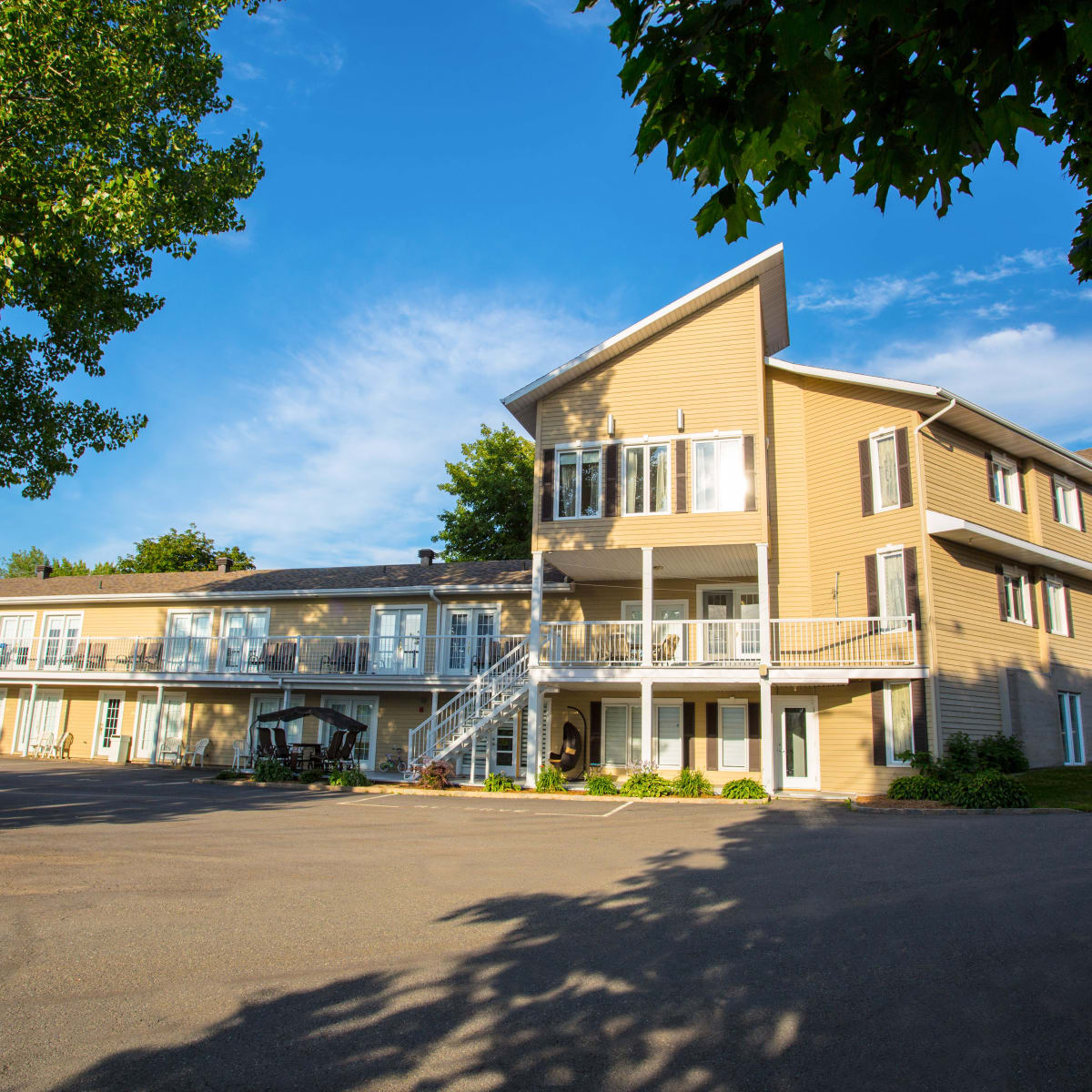 Exterior of the Motel Blanche d'Haberville.