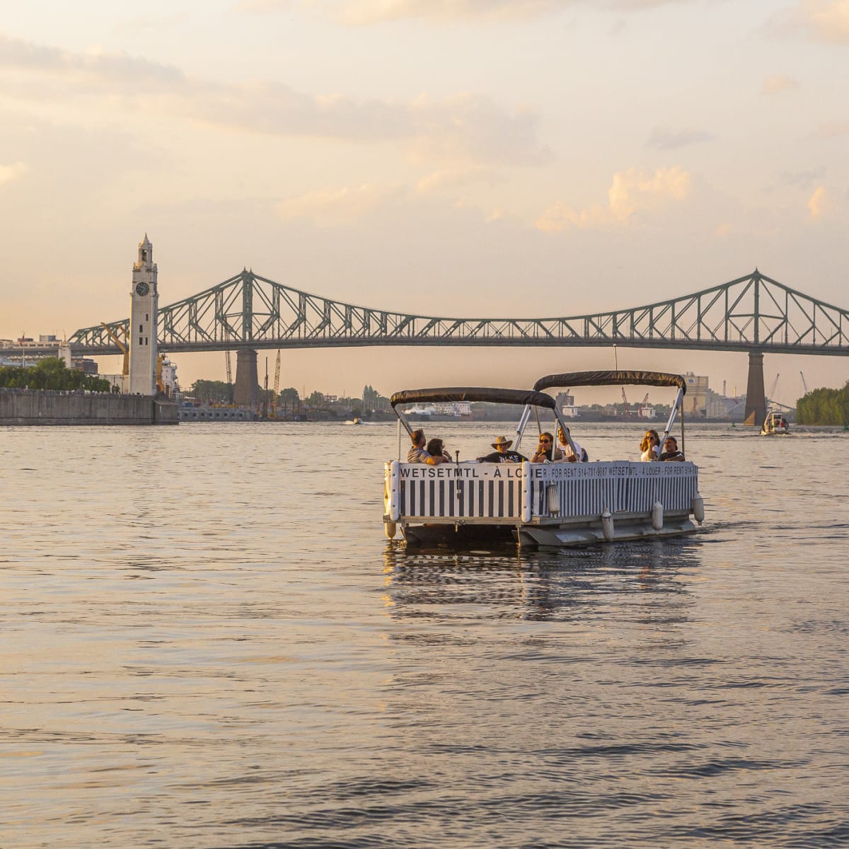 boat at Aventures Wet Set MTL.