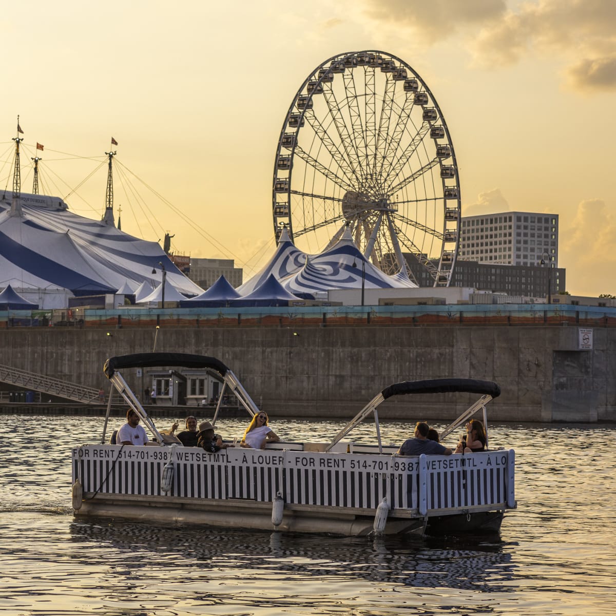 boat at Aventures Wet Set MTL.