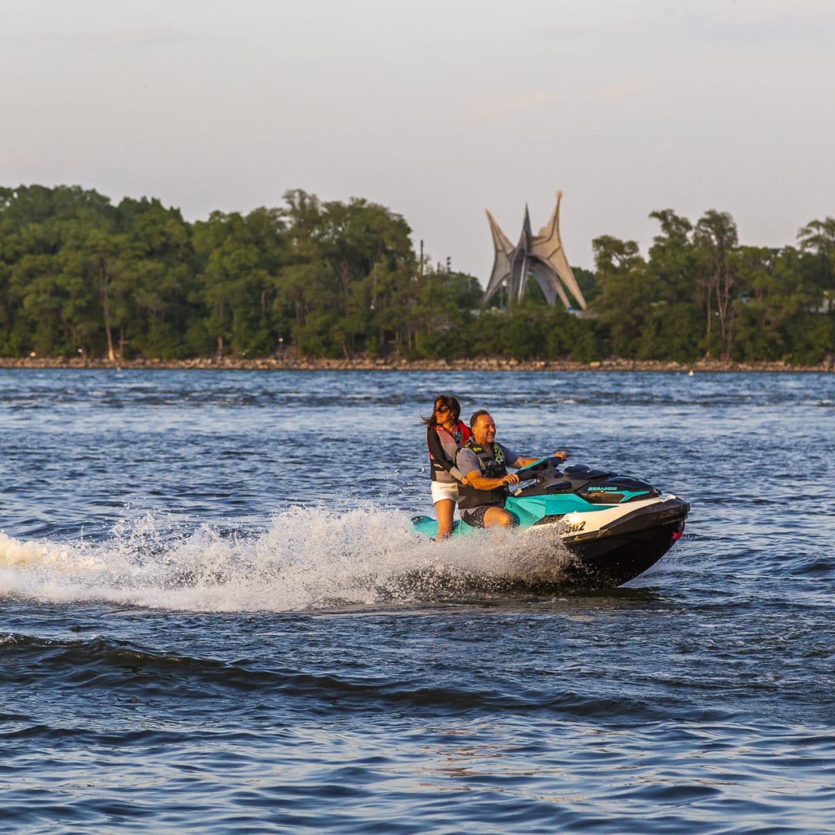 jet ski at Aventures Wet Set MTL.