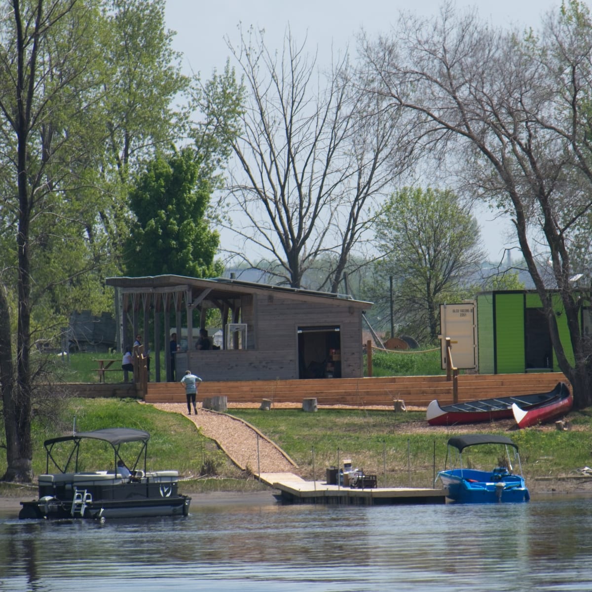 Quay and pontoon, Base nautique de Repentigny.