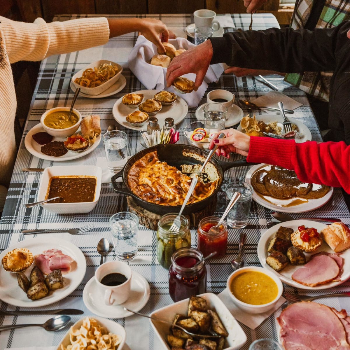 Dishes at Cabane à sucres Les Rondins.