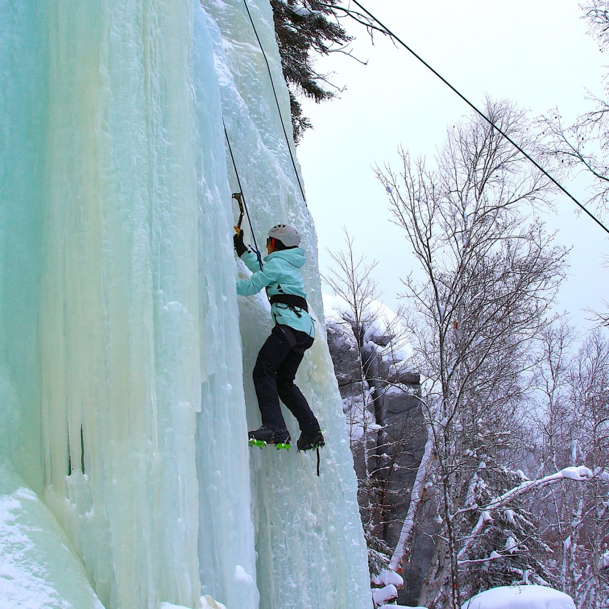 Ice climbing - Camp de Base Abitibi.
