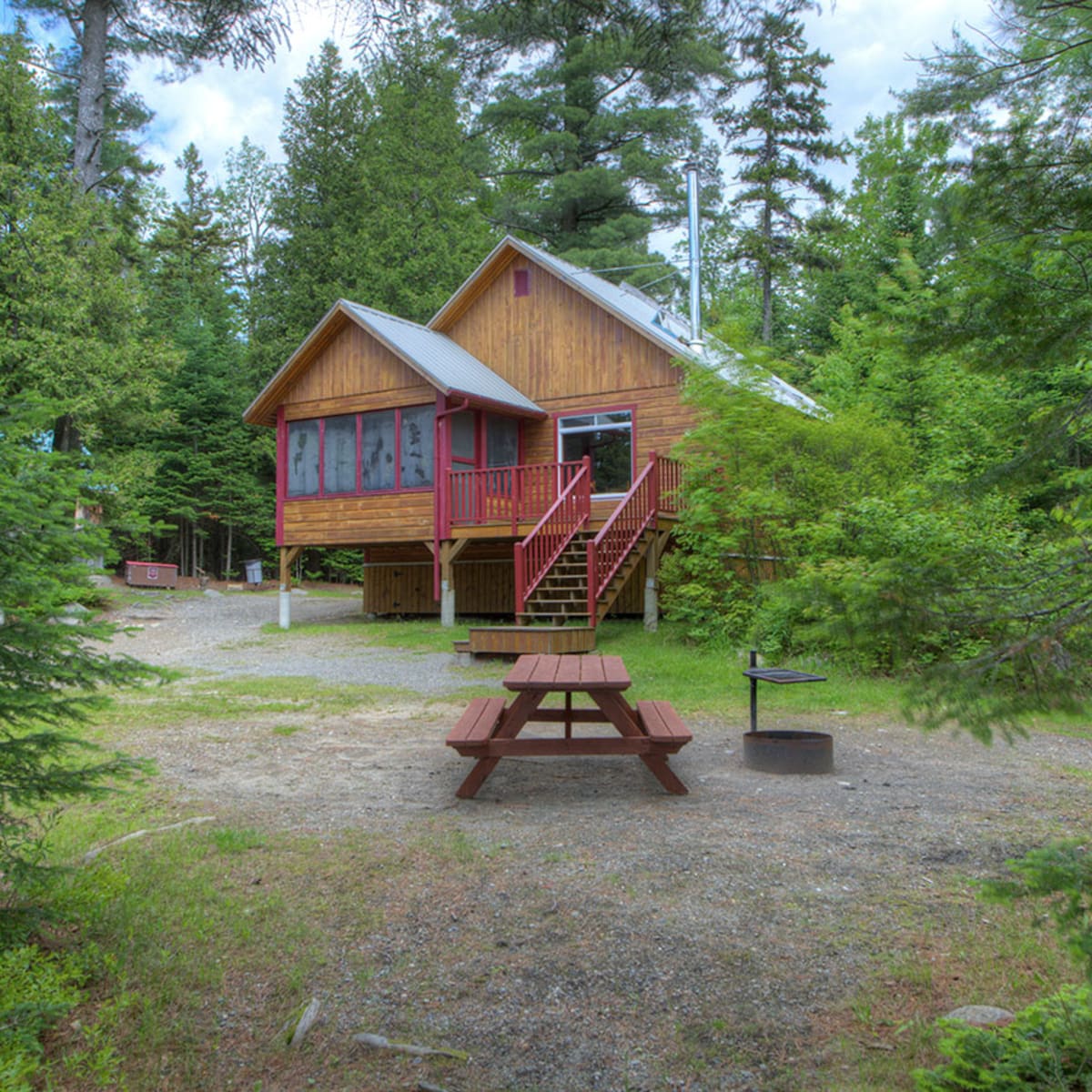Chalet en forêt au Parc national de Frontenac.
