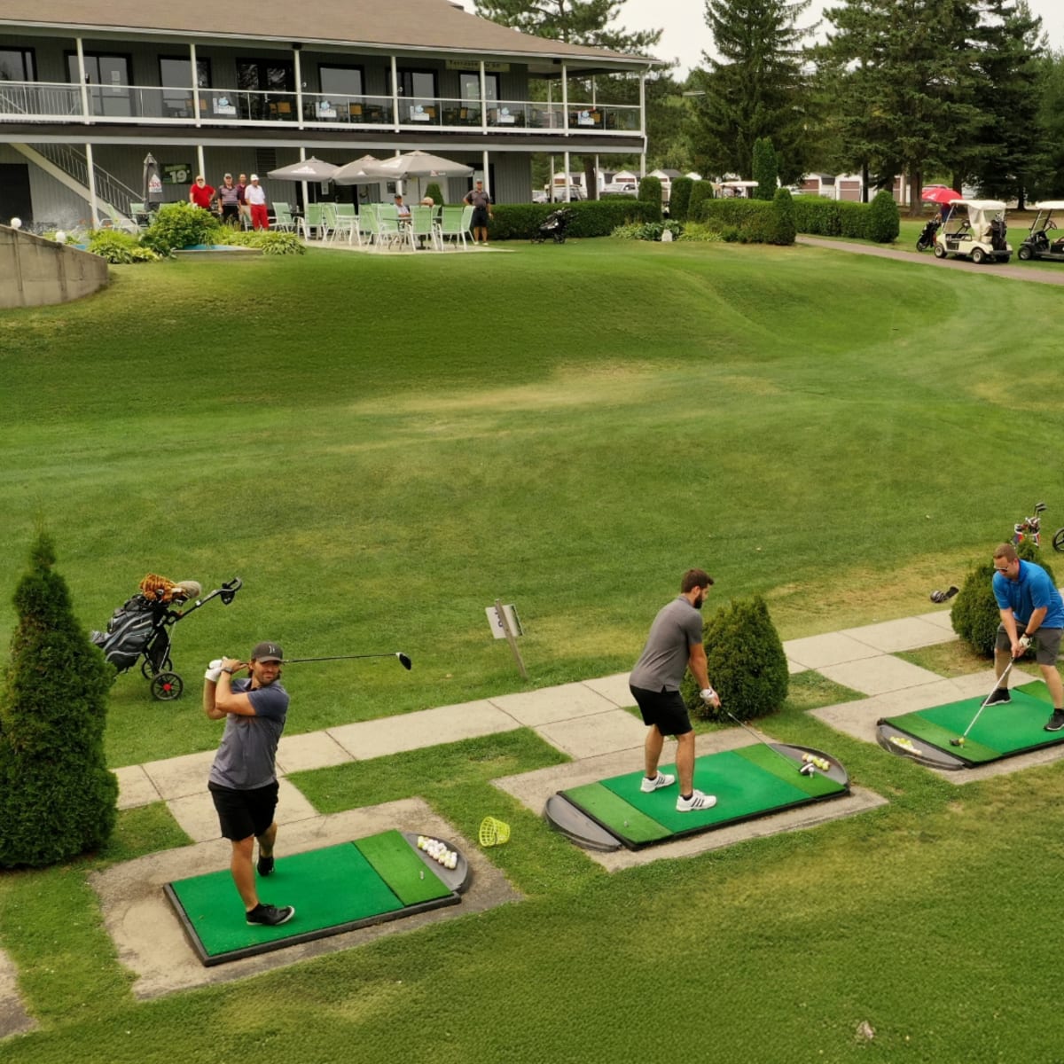 Practice Areas at the Club de Golf Dolbeau-Mistassini.