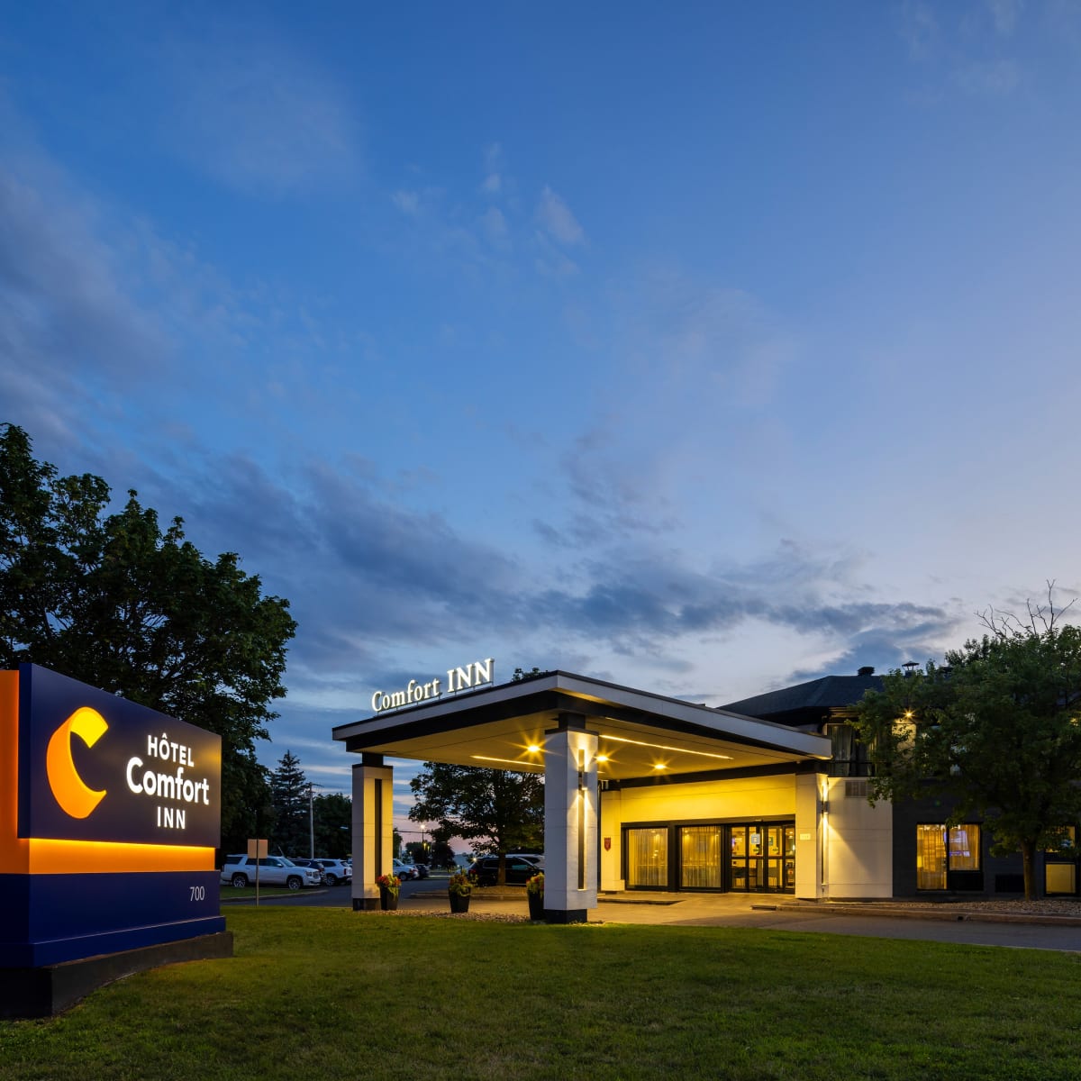 Comfort Inn Montreal Aeroport - Exterior of the hotel