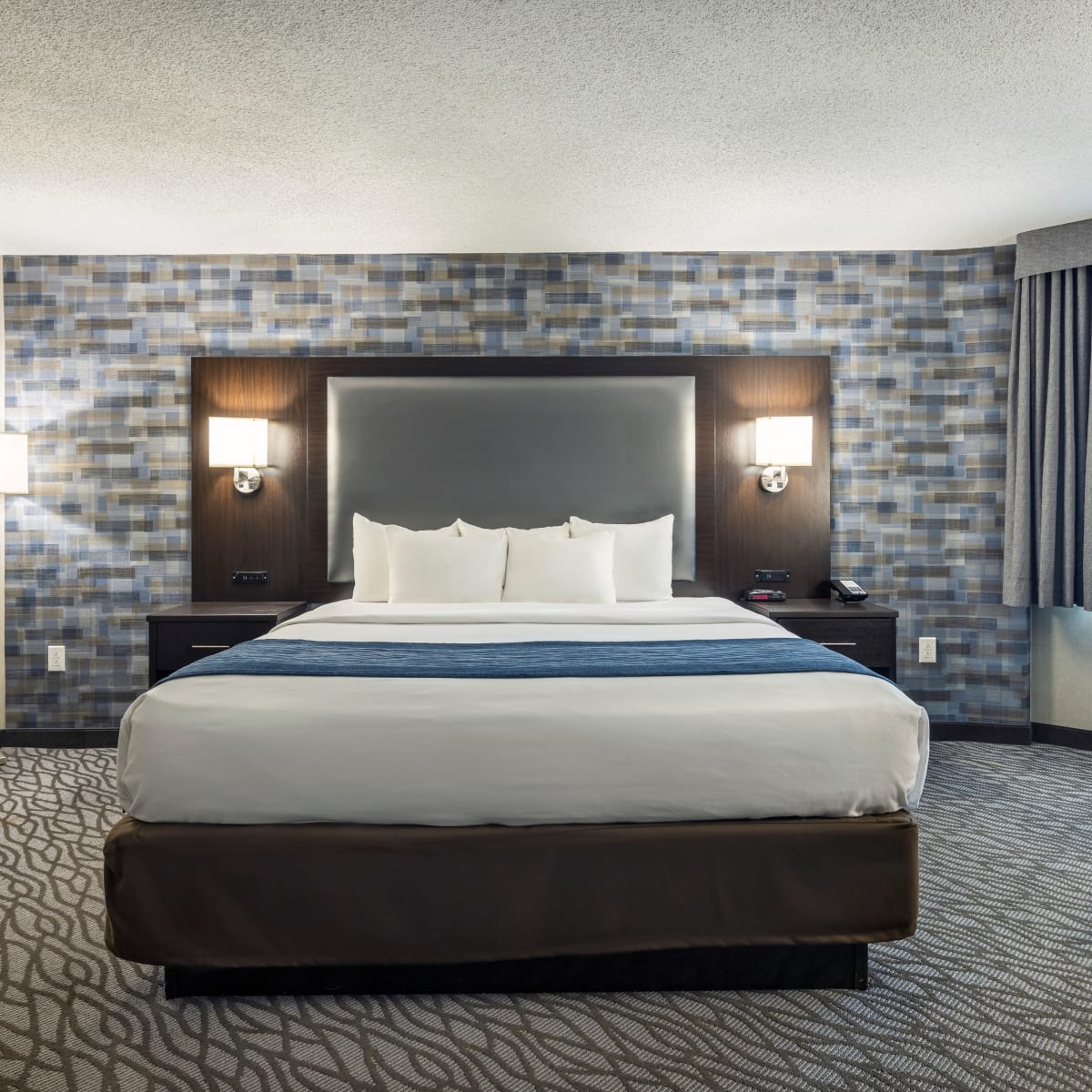 Comfort Inn Montreal Aeroport - Bedroom