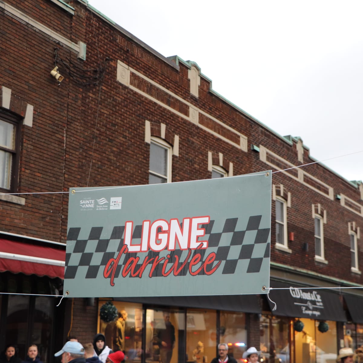 Bed race's finish line at Sainte-Anne-de-Bellevue.
