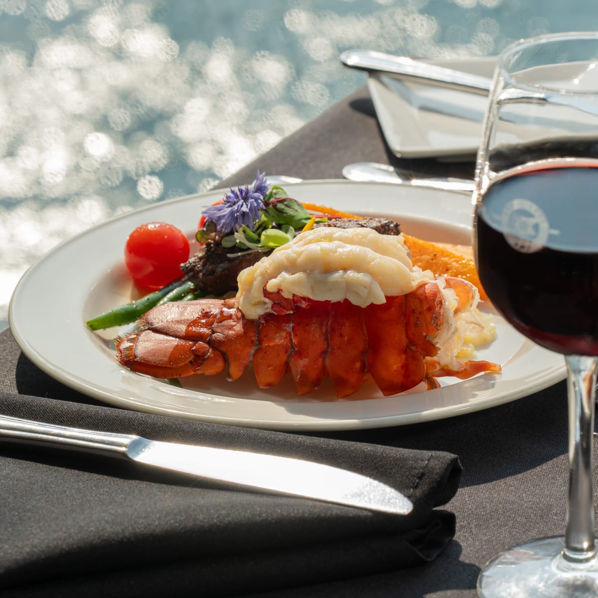 Assiette de homard à bord du bateau de Croisières AML.