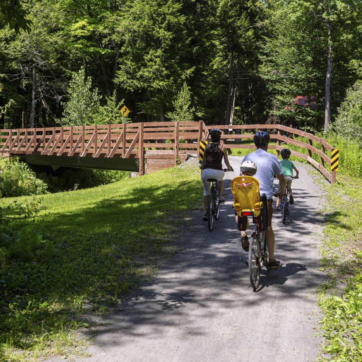 Family out cycling - Drummondville