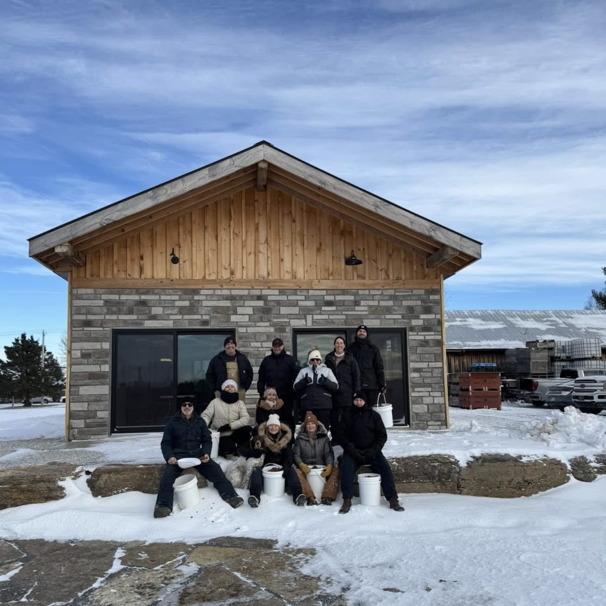 Famille et employés du Domaine des Salamandres.