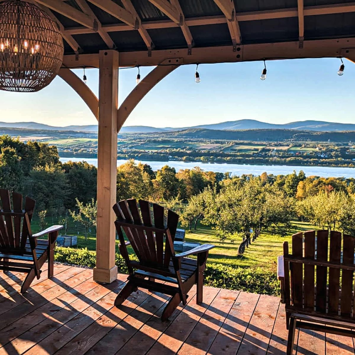 Cider selection from Domaine Steinbach - Cidrerie B&B, Distillerie, in the heart of Île d’Orléans.