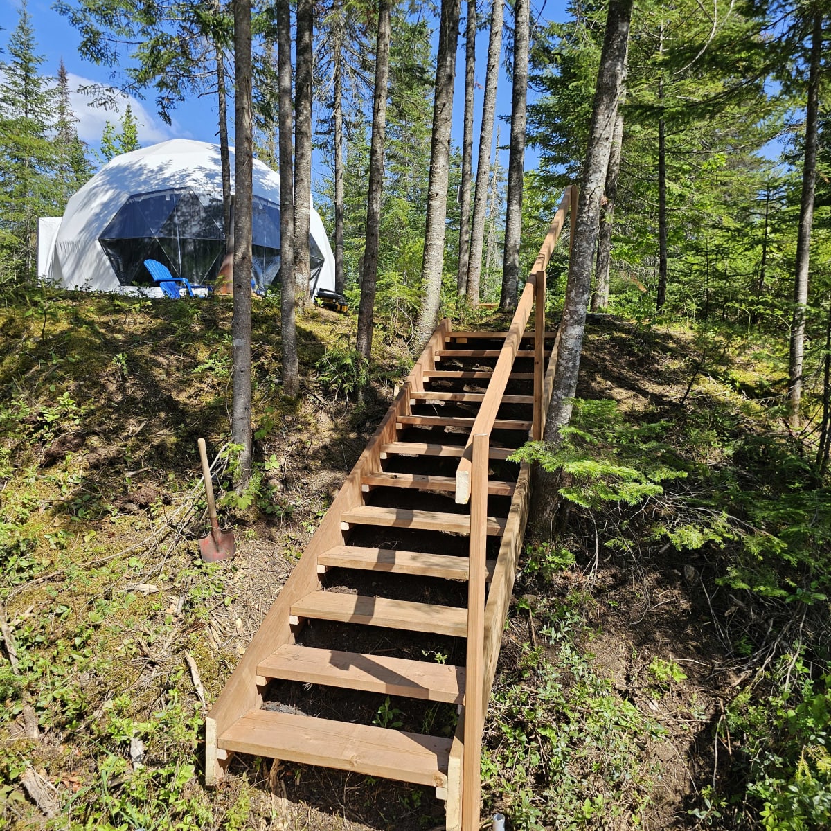 Dome and staircase leading down to the lake.