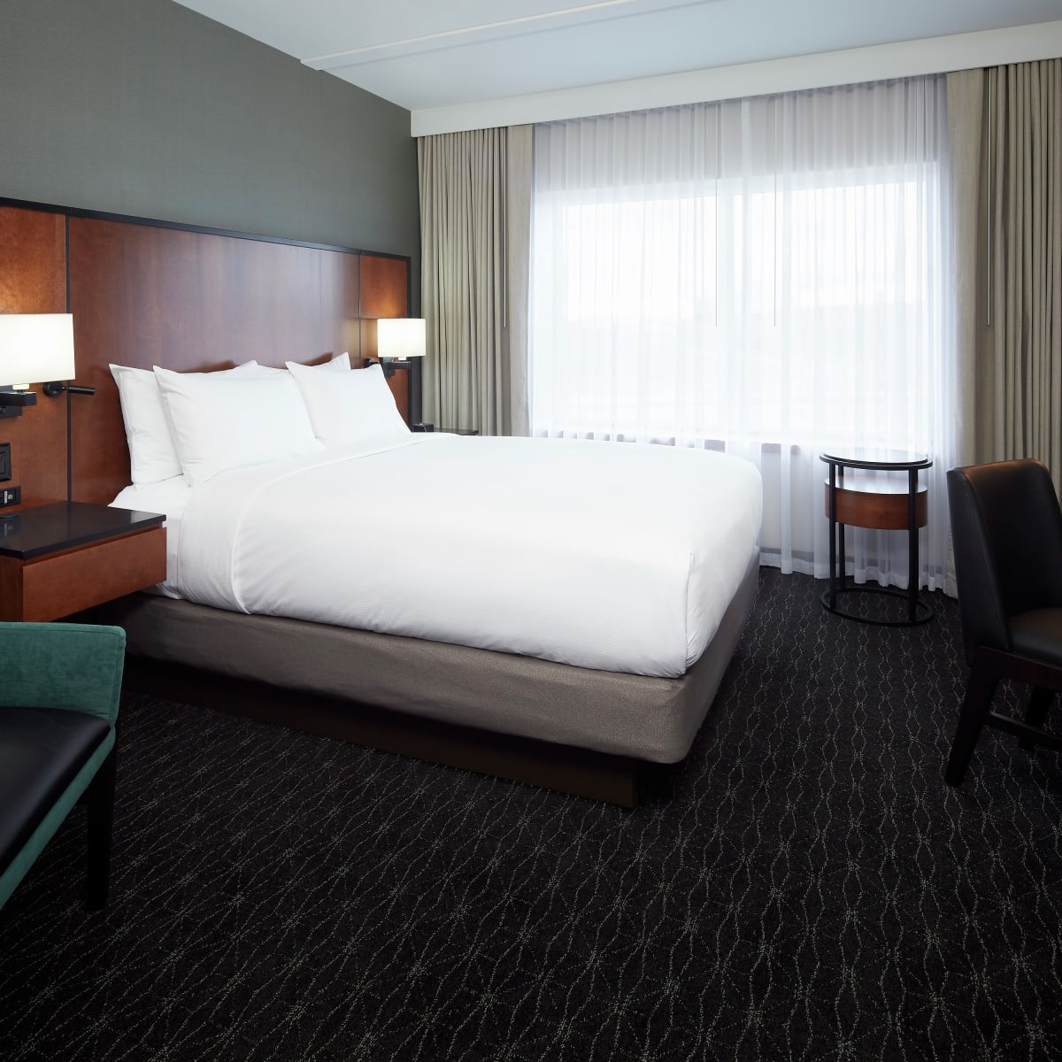 DoubleTree by Hilton Aéroport de Montréal - Room with one bed