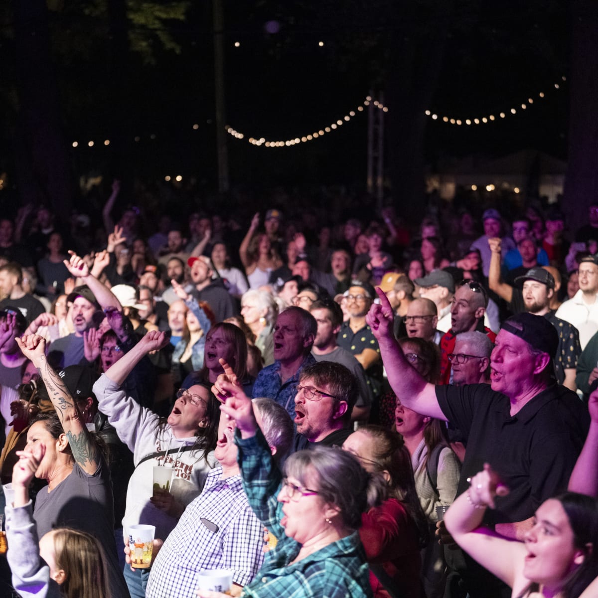 Crowd at Drummond en Bière.