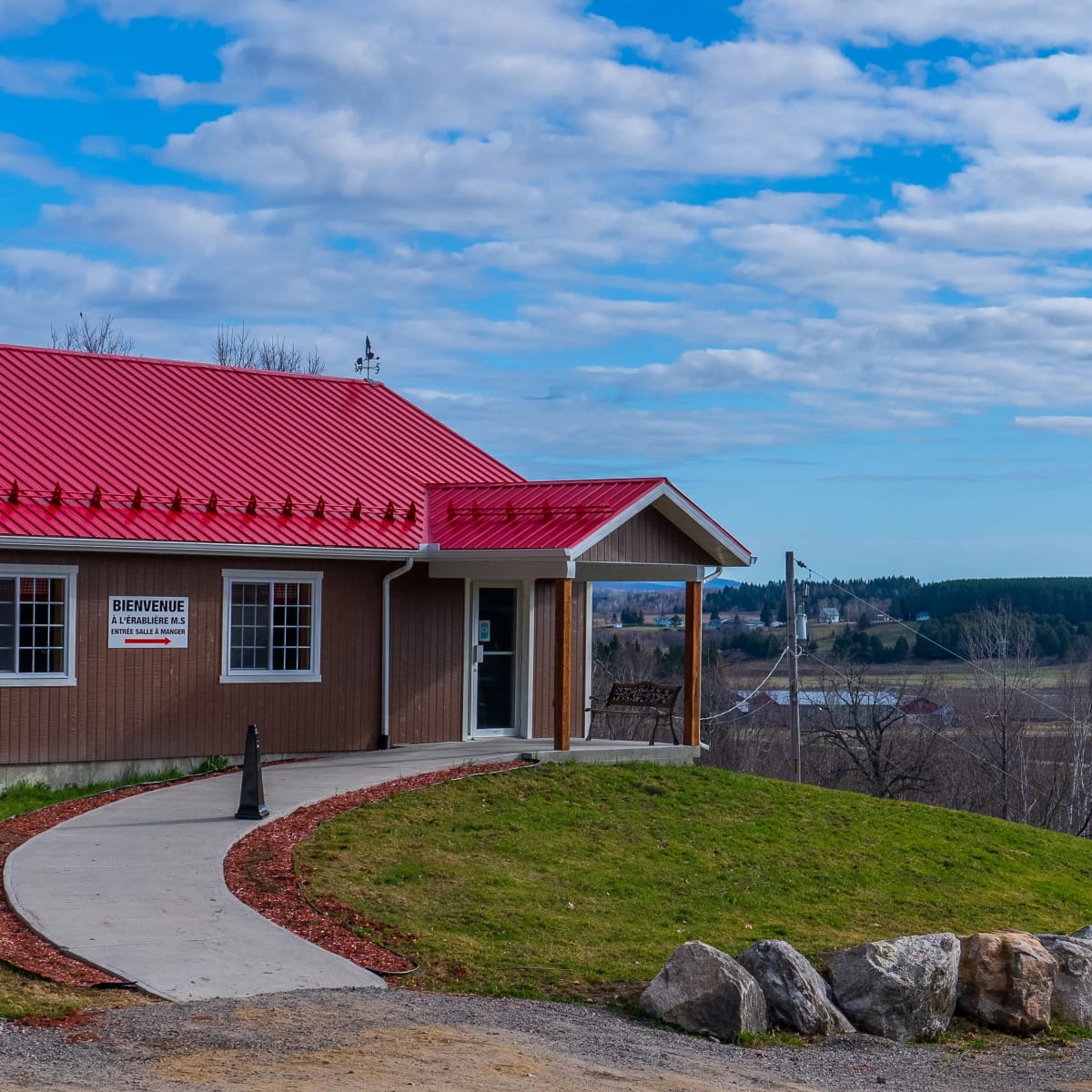 Extérieur du bâtiment de l'Érablière MS.