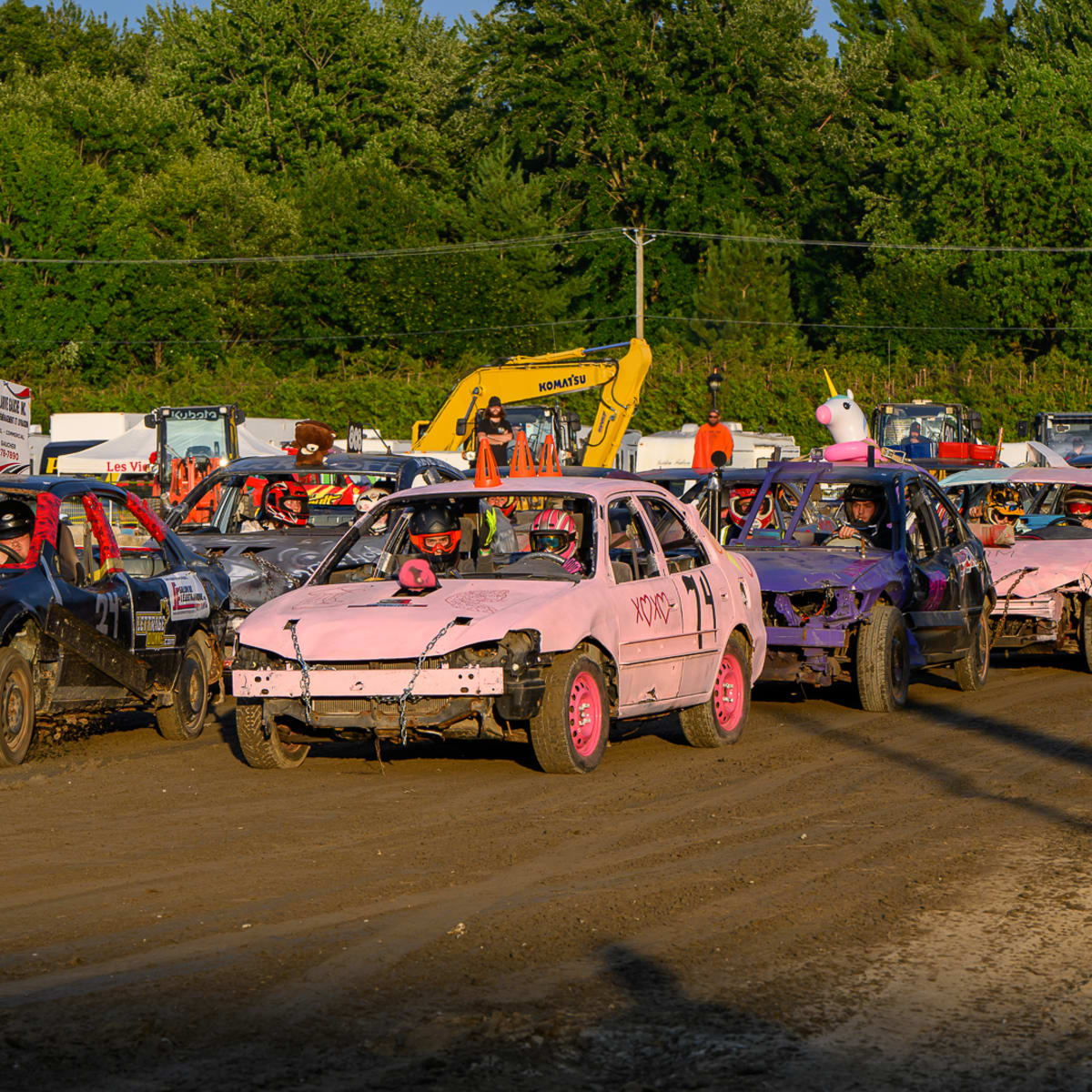 Course de voitures "derby de démolition"