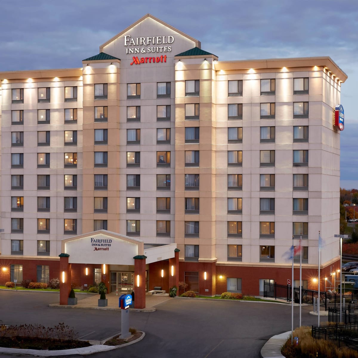 Fairfield Inn & Suites by Marriott Aéroport de Montréal - Exterior of the hotel