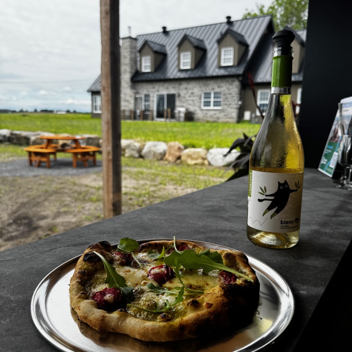 Pizza at the Ferme du Mihouli.