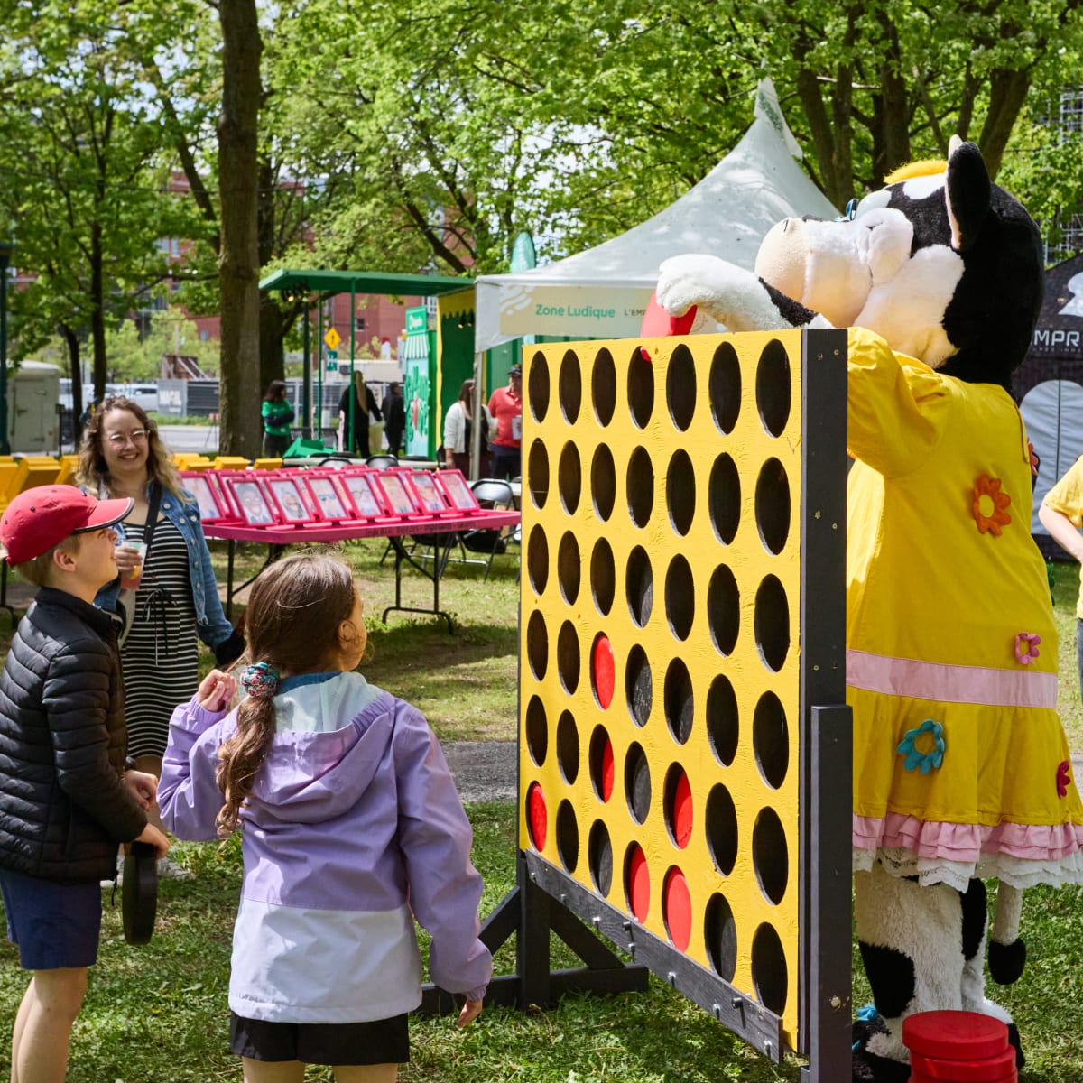 Giant connect 4 game, kids and mascot at Festival Bouffe, Bière & Boisson.
