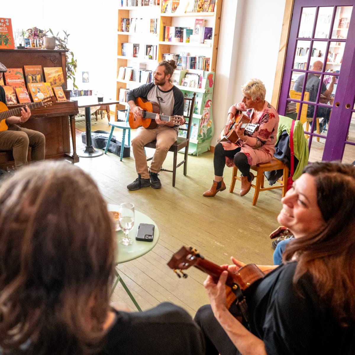 Guitar session at the Festival des Guitares du Monde en Abitibi-Témiscamingue.