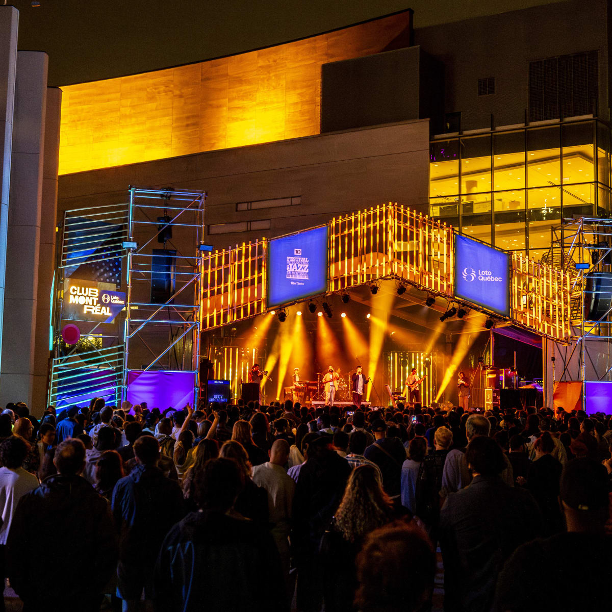 Crowd in front of a outside show